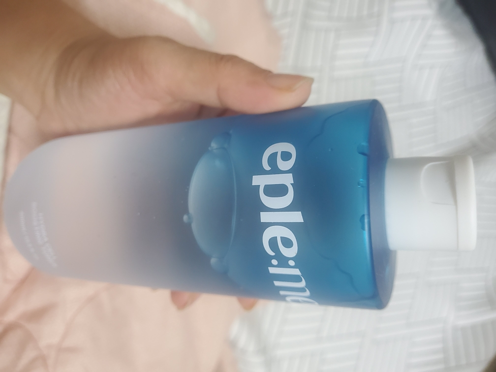 保湿爽肤水的真实用户使用照片