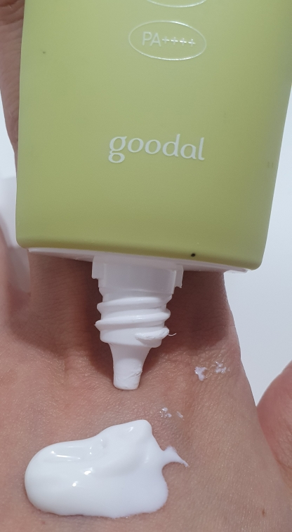 구달 (goodal) 맑은 어성초 진정 수분 선크림 [SPF50+/PA++++] review image