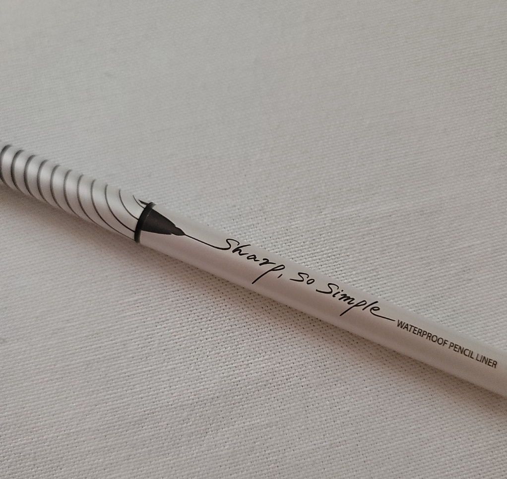 Ảnh đánh giá thực tế của người dùng về Bút chì kẻ mắt chống thấm nước Sharp So Simple [Số 4 Nâu đậm]