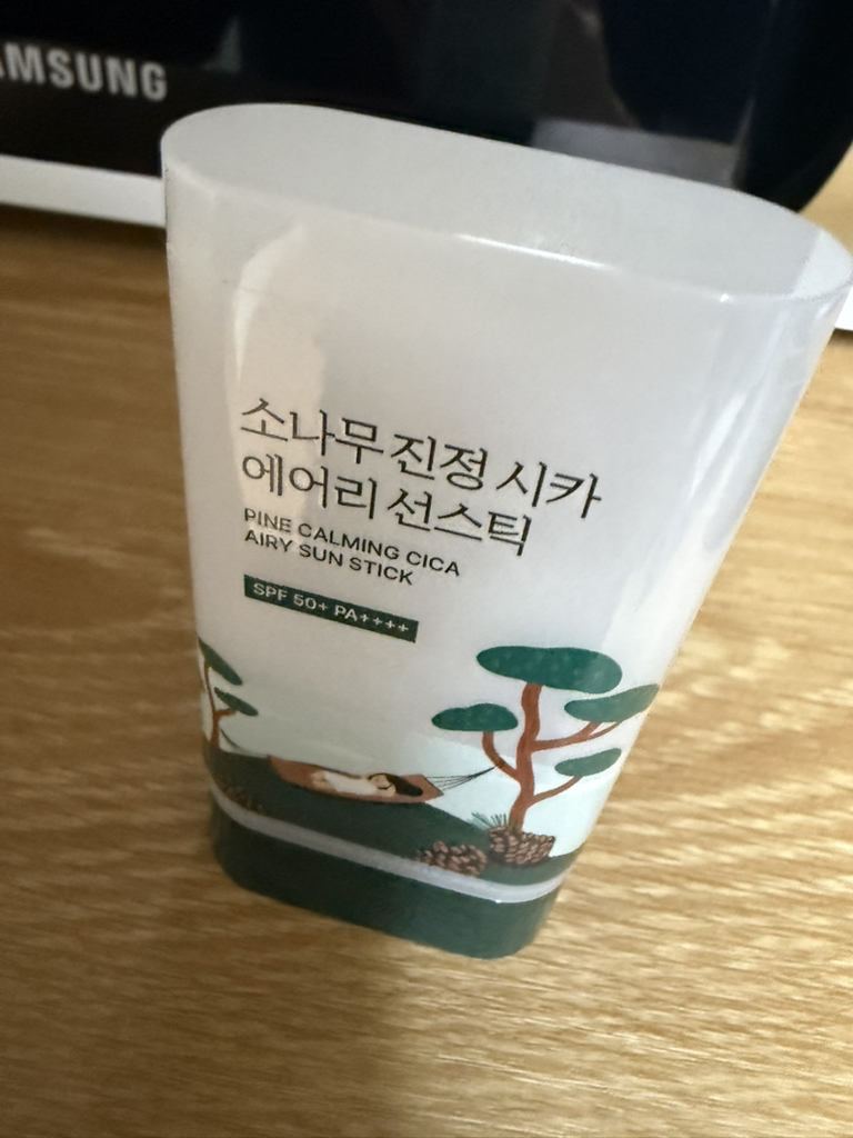 柔恩莱 松树舒缓西卡空气防晒乳 [SPF50+/PA++++] review image