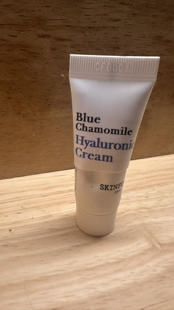 스킨푸드 (SKINFOOD) 블루 캐모마일 히알루로닉 크림 review image