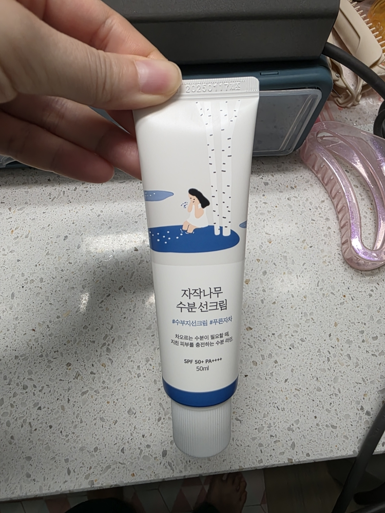 柔恩莱 白桦树水分防晒霜 [SPF50+/PA++++] common.review image