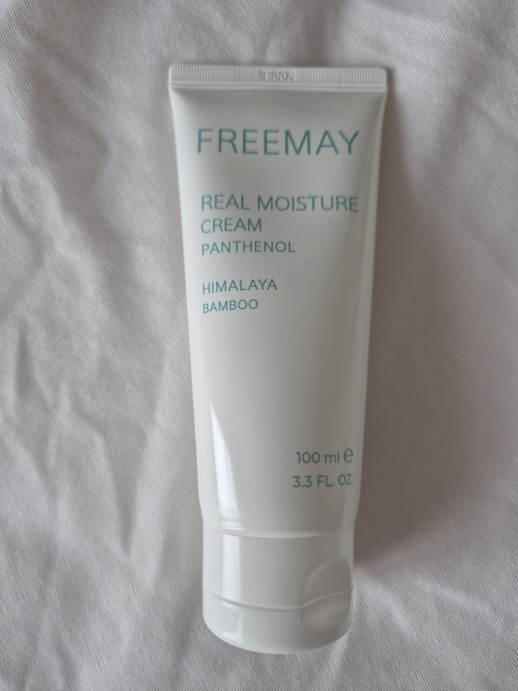 保湿霜的真实用户使用照片