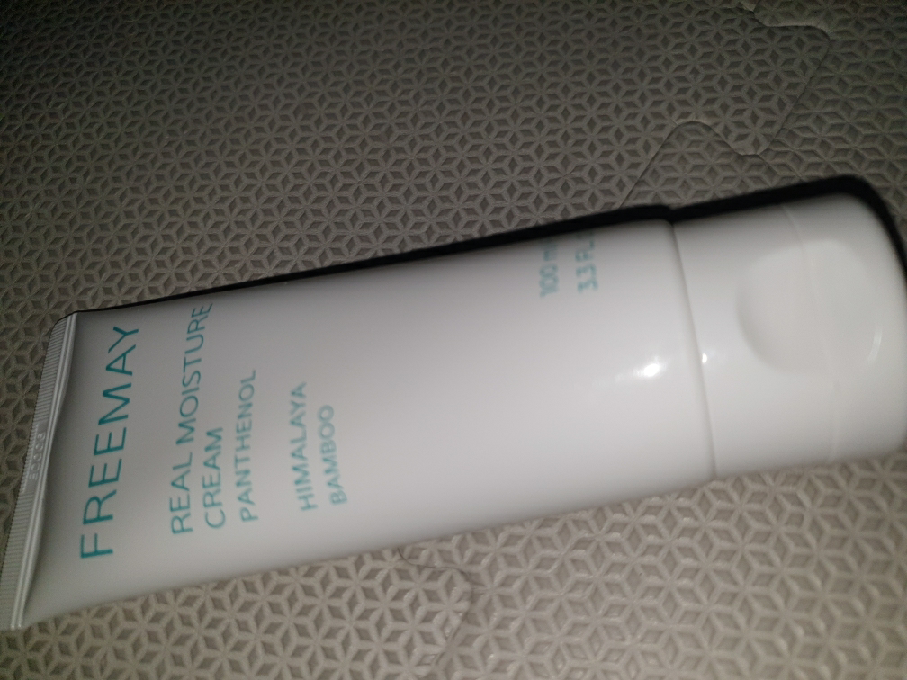 保湿霜的真实用户使用照片