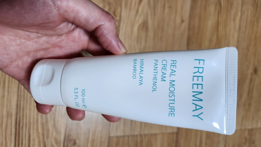 保湿霜的真实用户使用照片