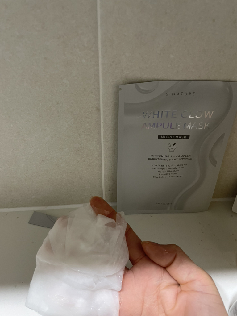 白色发光安瓿面膜的真实用户使用照片