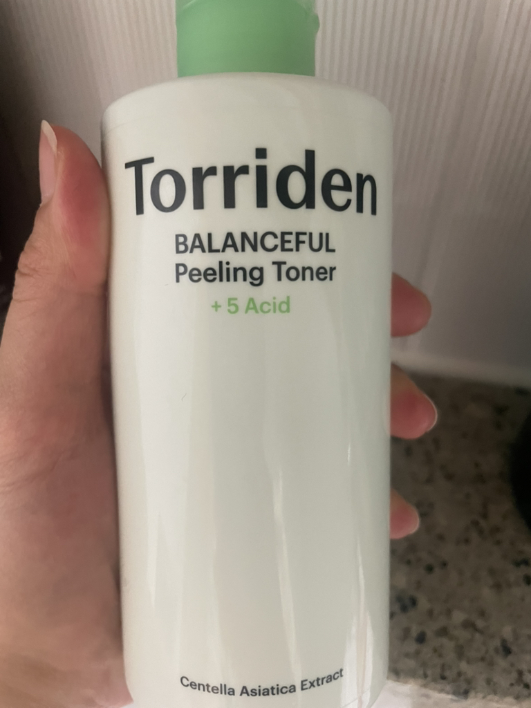 토리든 (Torriden) 밸런스풀 시카 각질 토너 review image