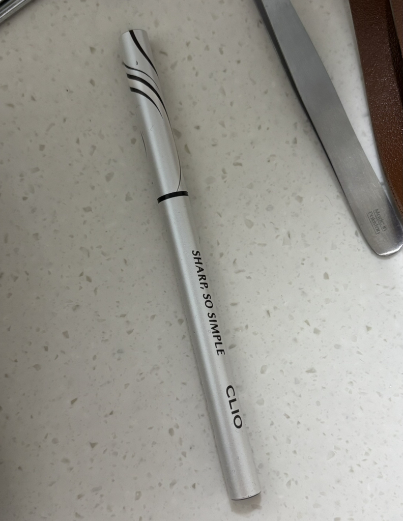 클리오 (CLIO) 샤프 쏘 심플 워터프루프 펜슬라이너 [3호 블랙브라운] review image