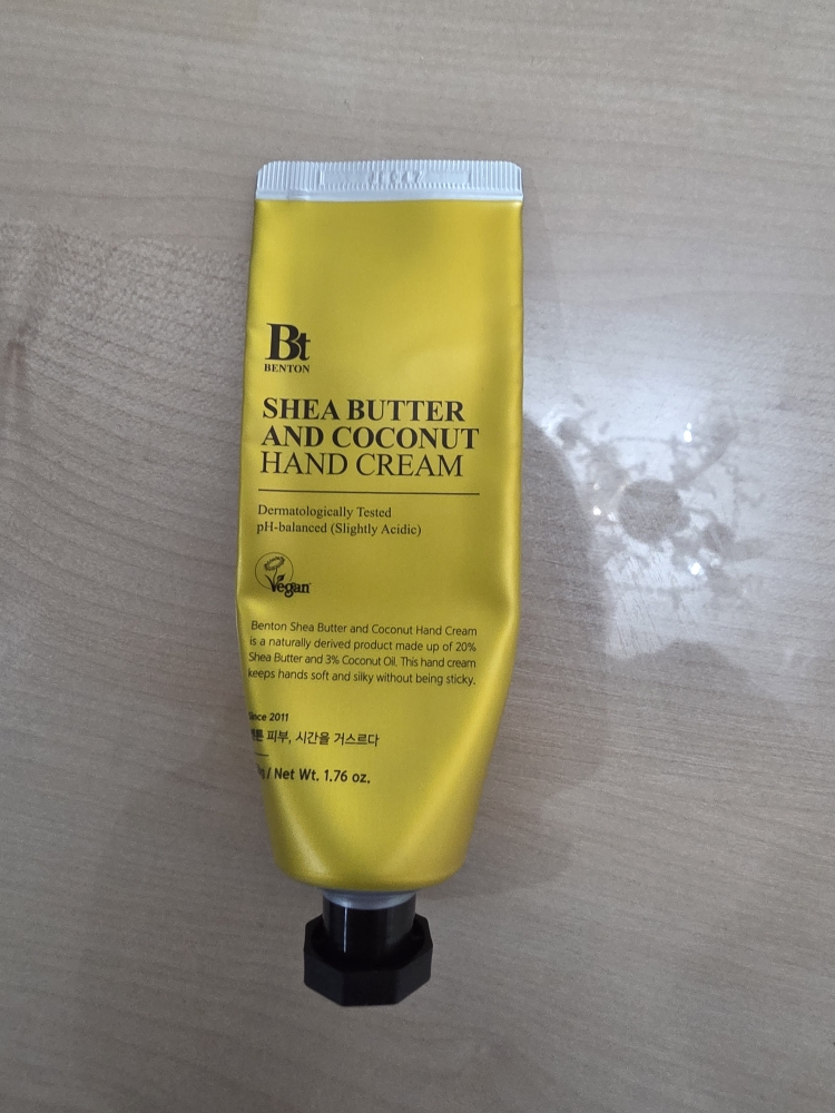 Ảnh đánh giá thực tế của người dùng về Kem dưỡng tay bơ hạt mỡ và dừa