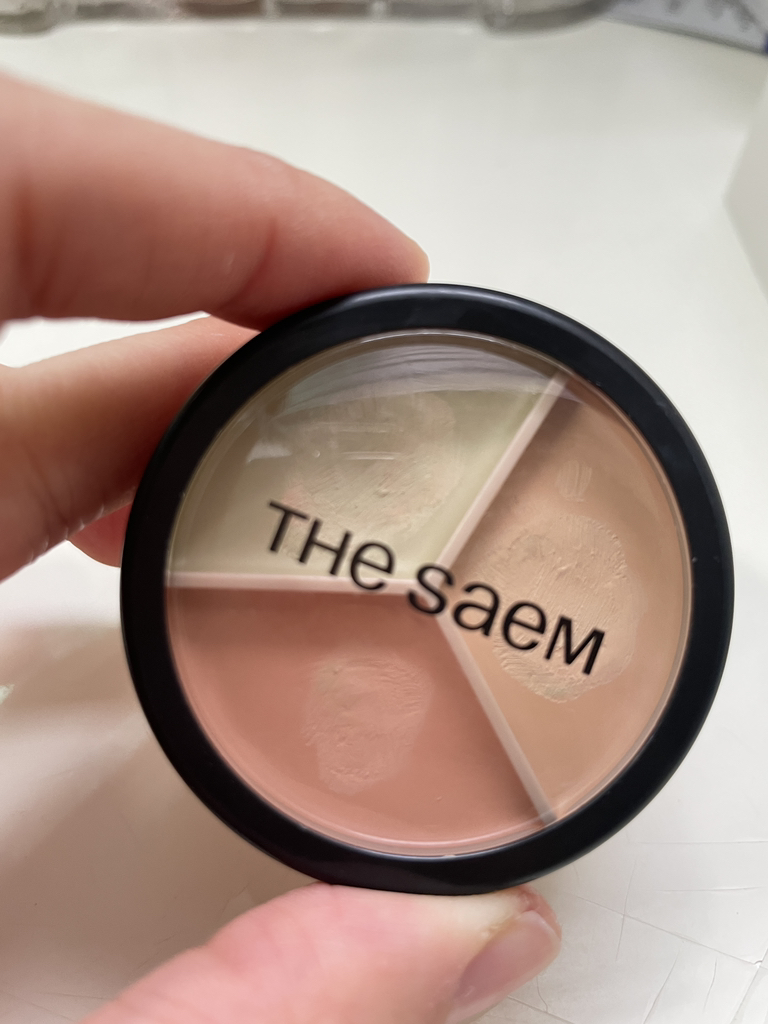 完美遮瑕三重荚遮瑕膏 [01 矫正米色］的真实用户使用照片