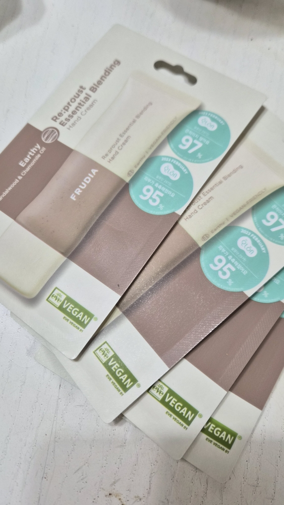 후르디아 (FRUDIA) 리프루스트 에센셜 블렌딩 핸드크림 [얼시] review image