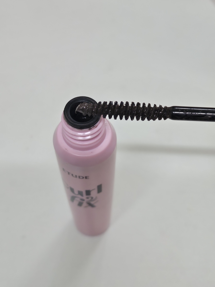 Ảnh đánh giá thực tế của người dùng về Mascara Curl Fix [01 Đen]