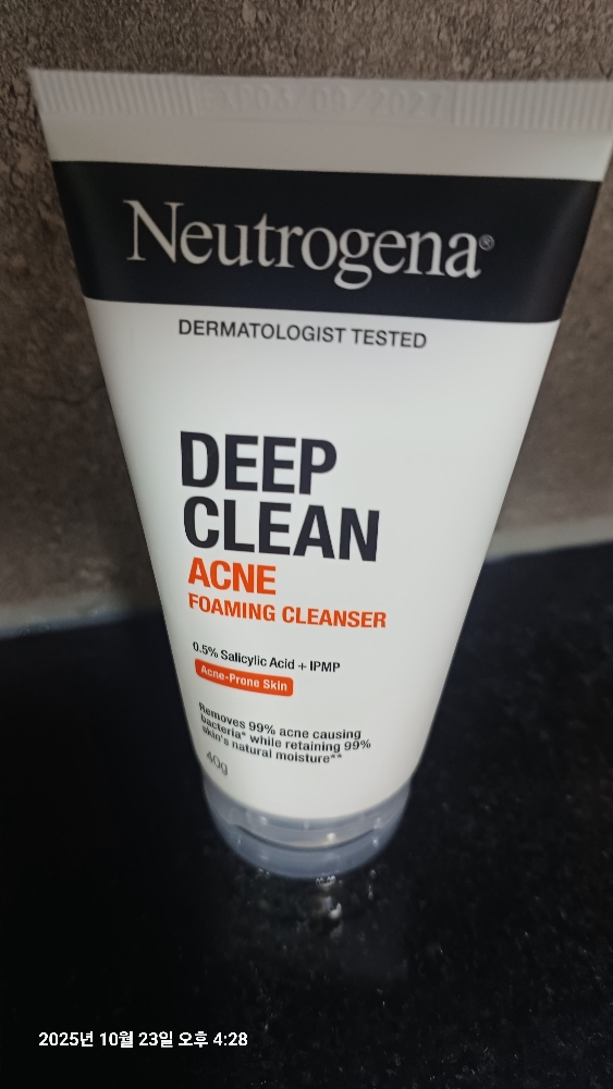 뉴트로지나 (Neutrogena) 딥클린 포밍 클렌저 [아크네] review image