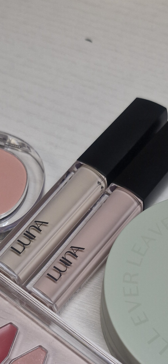 루나 (LUNA) 롱래스팅 팁 컨실러 [SPF34/PA++] [0.5호 포슬린] review image