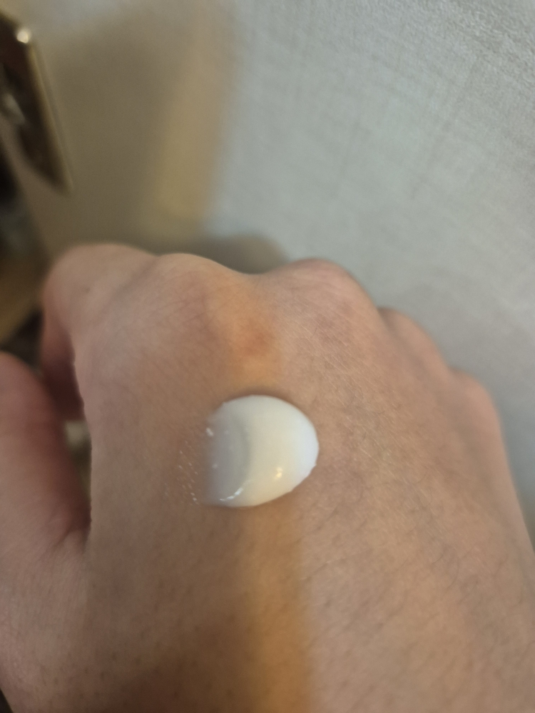 일리윤 (ILLIYOON) 세라마이드 아토 집중 크림 review image