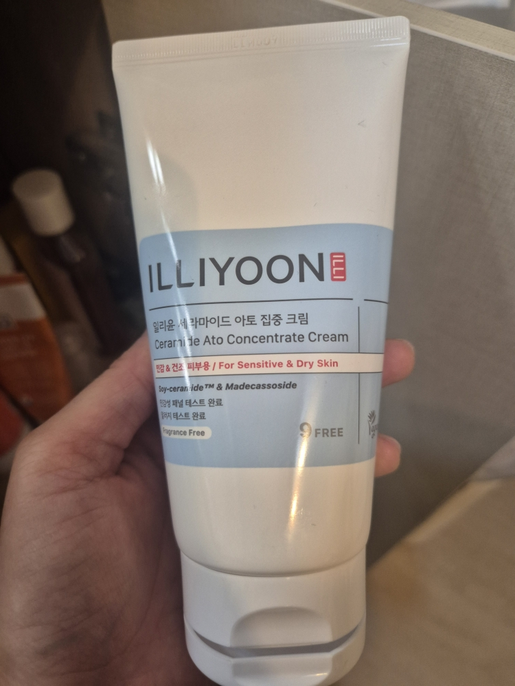 일리윤 (ILLIYOON) 세라마이드 아토 집중 크림 review image