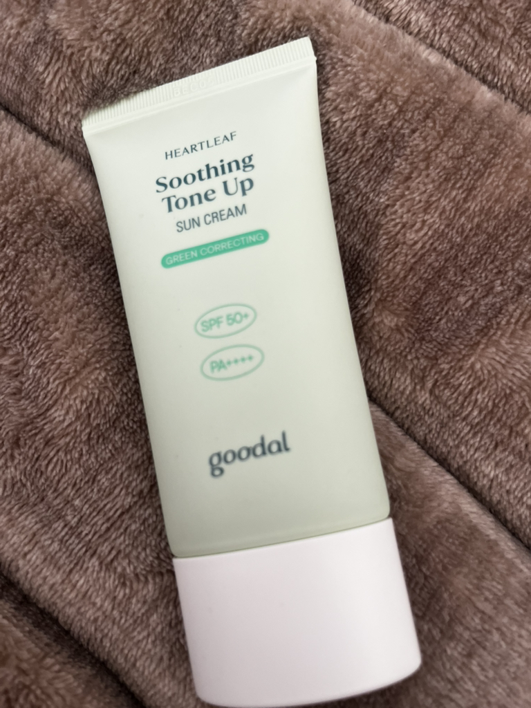 구달 (goodal) 어성초 진정 그린 톤업선크림 [SPF50+/PA++++] review image