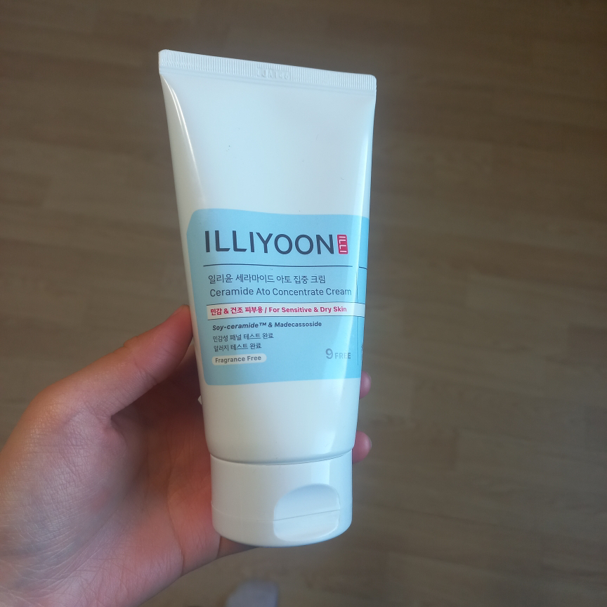 일리윤 (ILLIYOON) 세라마이드 아토 집중 크림 review image