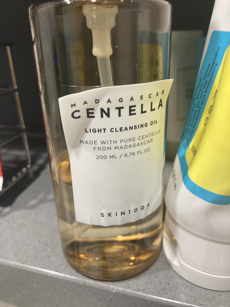 Ảnh đánh giá thực tế của người dùng về Madagascar Centella Light Cleansing Oil
