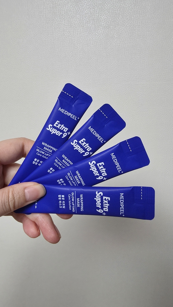 메디필 (MEDIPEEL) 엑스트라 슈퍼 9 플러스 물광 리프팅 랩핑 마스크 review image