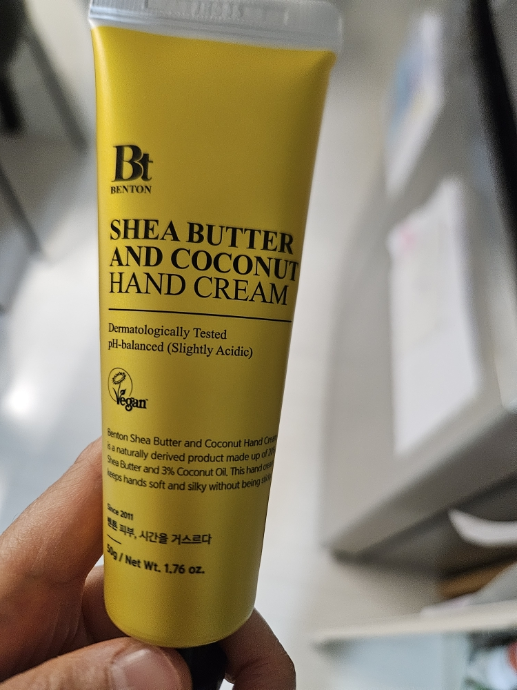 Ảnh đánh giá thực tế của người dùng về Kem dưỡng tay bơ hạt mỡ và dừa