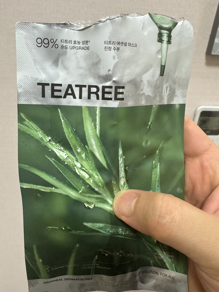 Ảnh đánh giá thực tế của người dùng về Mặt nạ thiết yếu [Tinh chất tràm trà làm dịu và dưỡng ẩm]