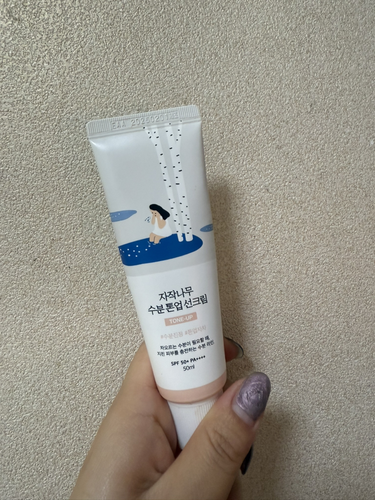 라운드랩 (ROUNDLAB) 자작나무 수분 톤업 선크림 [SPF50+/PA++++] review image