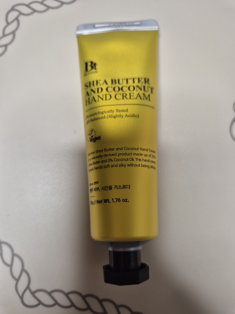 Ảnh đánh giá thực tế của người dùng về Kem dưỡng tay bơ hạt mỡ và dừa