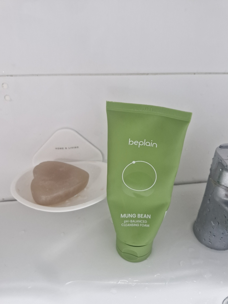 비플레인 (beplain) 2023 한정 에디션 녹두 약산성 클렌징폼 review image