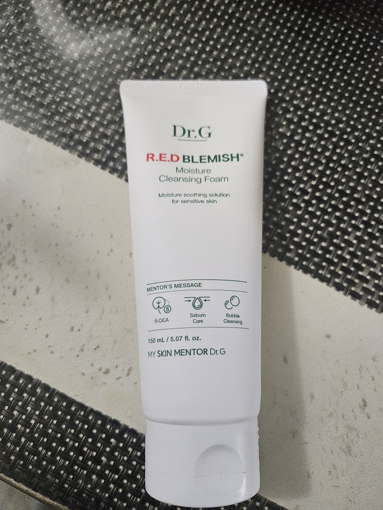 Dr.G Red Blemish Moisture Cleansing Foam review image