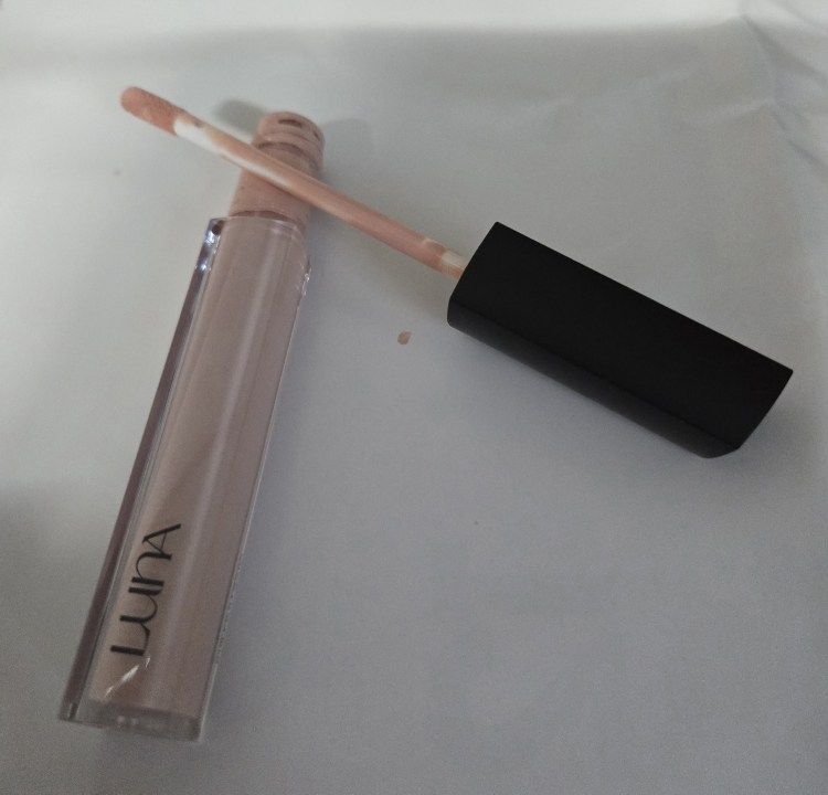 루나 (LUNA) 롱래스팅 팁 컨실러 [SPF30/PA++] [3호 브라이트] review image