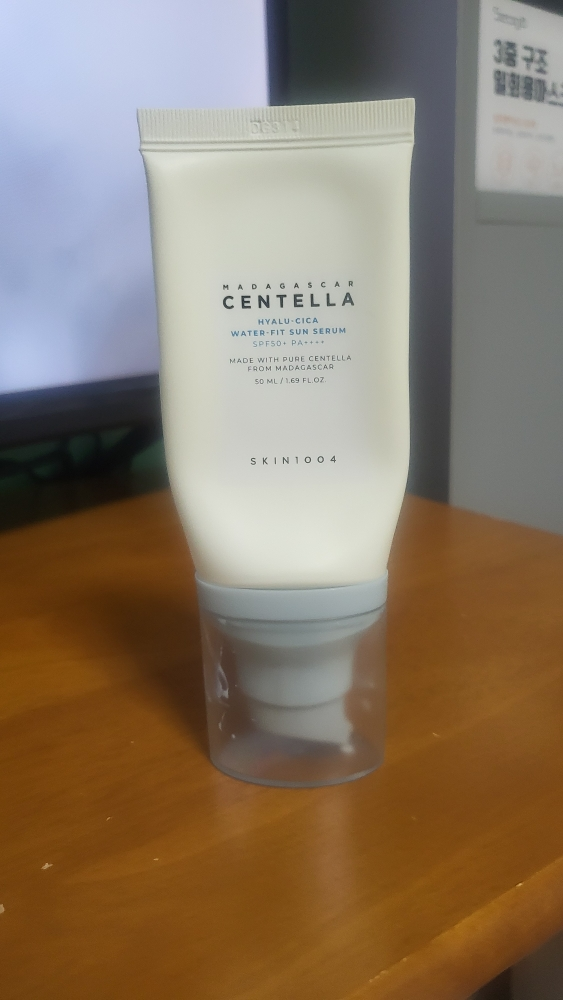 Ảnh đánh giá thực tế của người dùng về Madagascar Centella Hyalu-Sica Water Fit Sun Serum [SPF50+/PA++++]