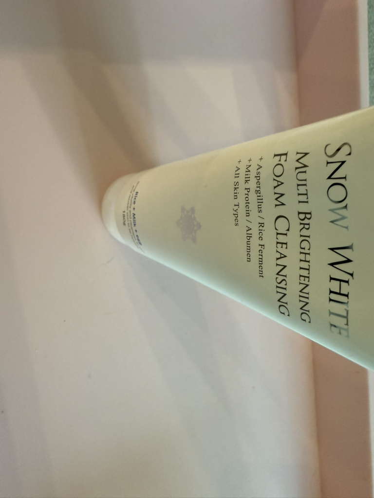 뷰티레시피 (BeautyRecipe) 스노우화이트 멀티브라이트닝 폼클렌징 review image