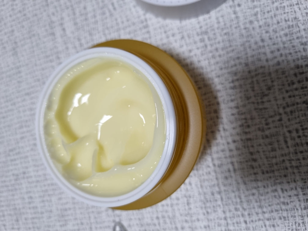 DERLADIE Kem phục hồi đôi For Double Recovery Bananitol review image