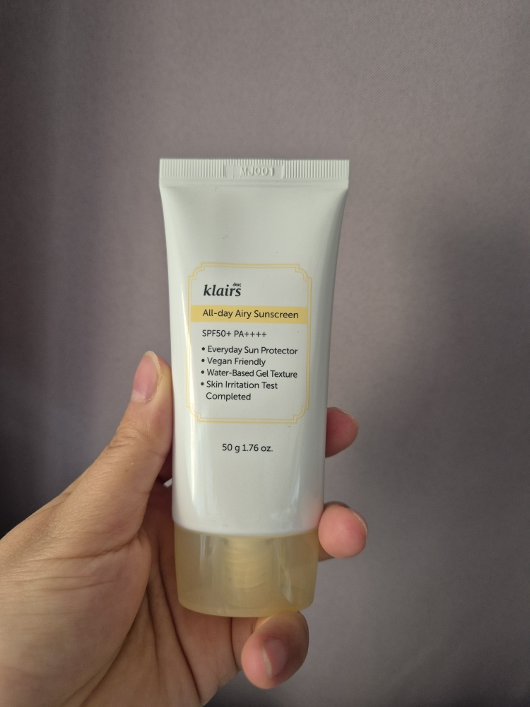 디어클레어스 (dearKlairs) 올 데이 에어리 선크림 [SPF50+/PA++++] review image
