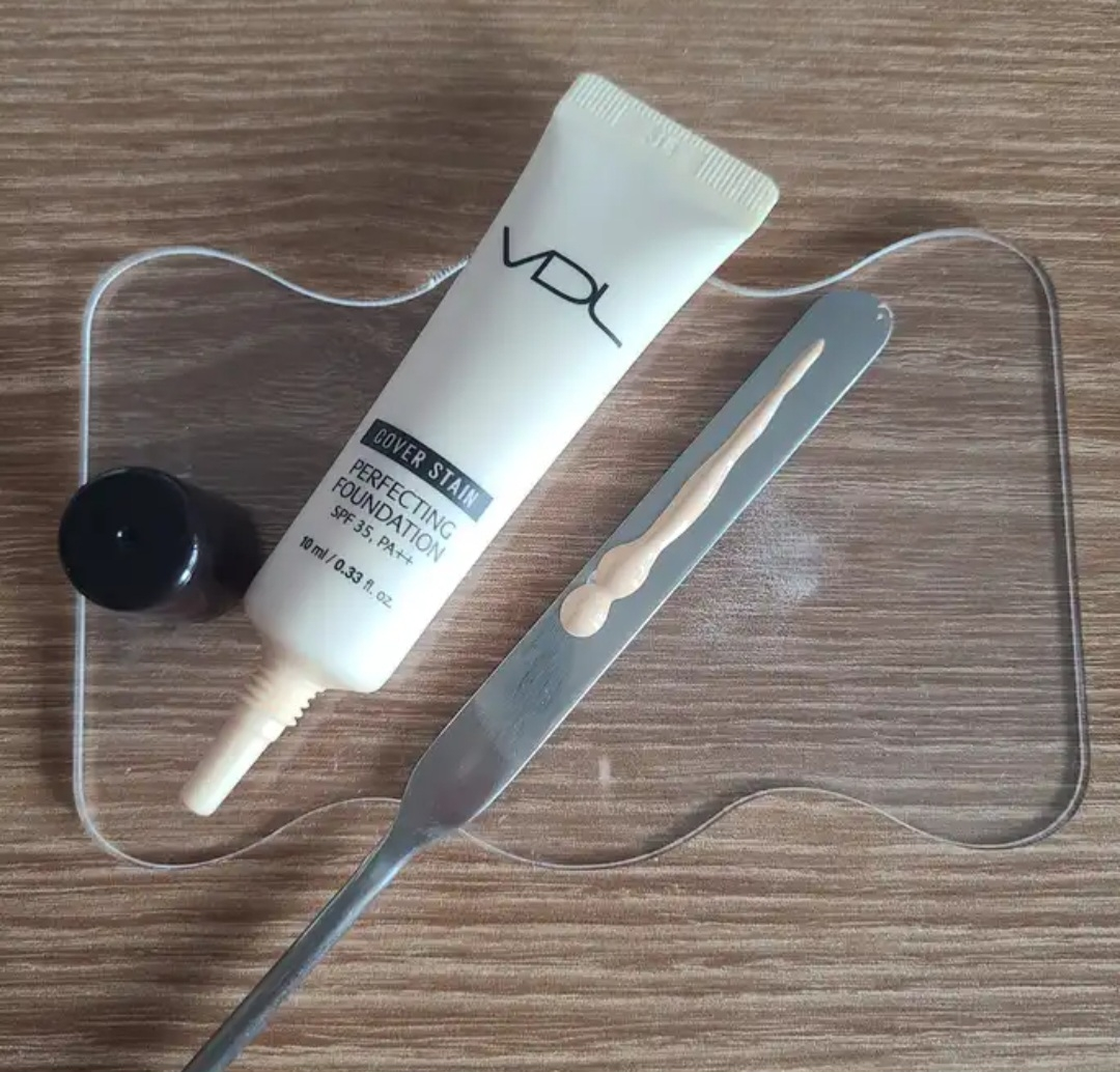 VDL (브이디엘) 커버스테인 퍼펙팅 파운데이션 [SPF35/PA++] [V02] review image