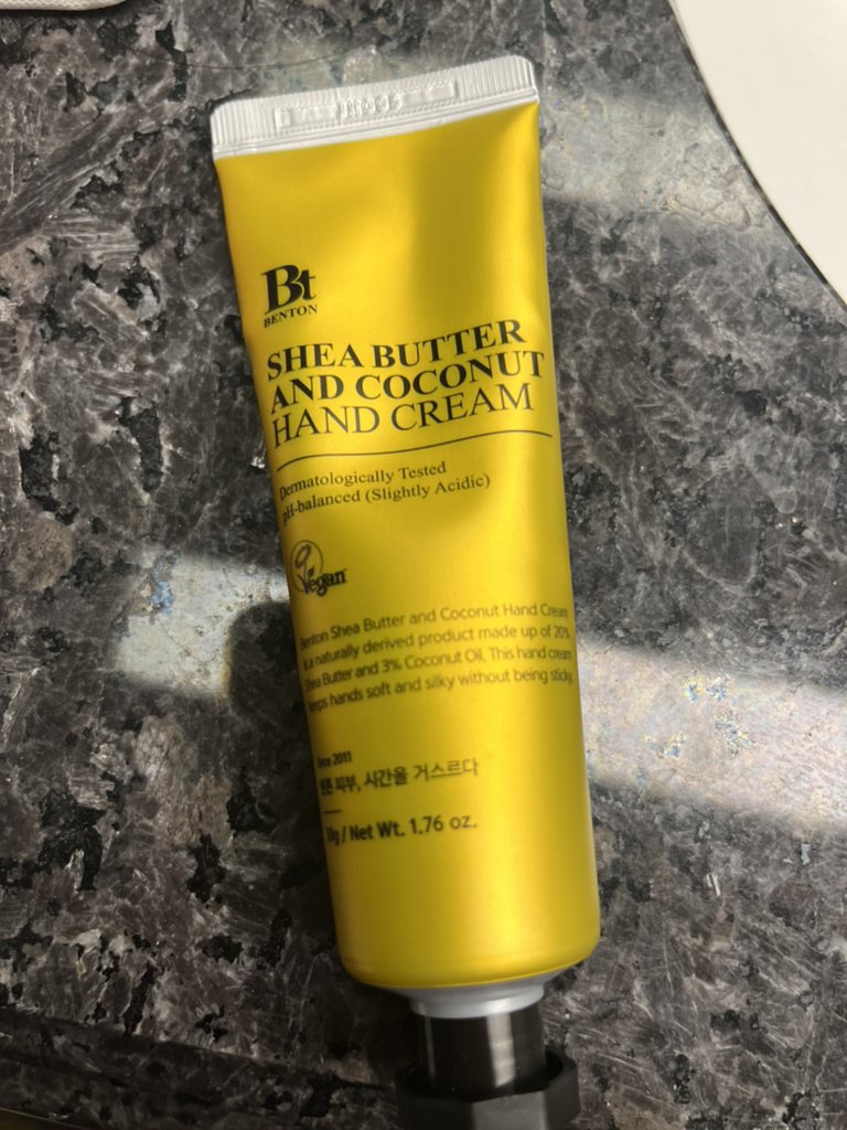 Ảnh đánh giá thực tế của người dùng về Kem dưỡng tay bơ hạt mỡ và dừa