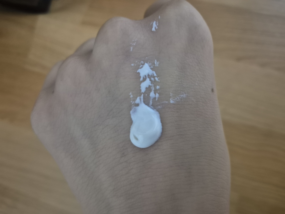 뉴베리프 (NEUVELIF) 백합 리커버리 선크림  [SPF50+/PA++++] review image