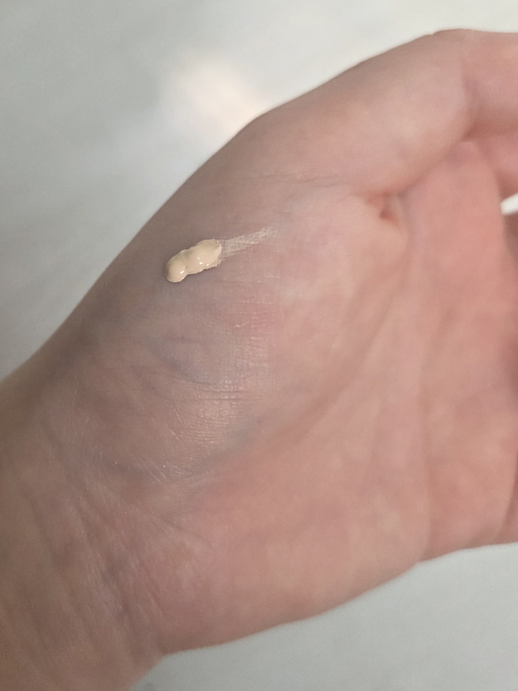 어바웃톤 (ABOUT_TONE.) 스킨 레이어 핏 파운데이션 [SPF30/PA++] [AT.19 페어] review image