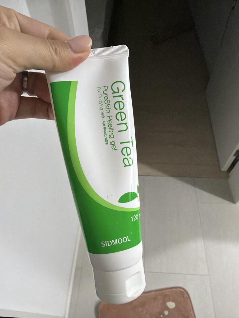 Ảnh đánh giá thực tế của người dùng về Gel tẩy tế bào chết trà xanh