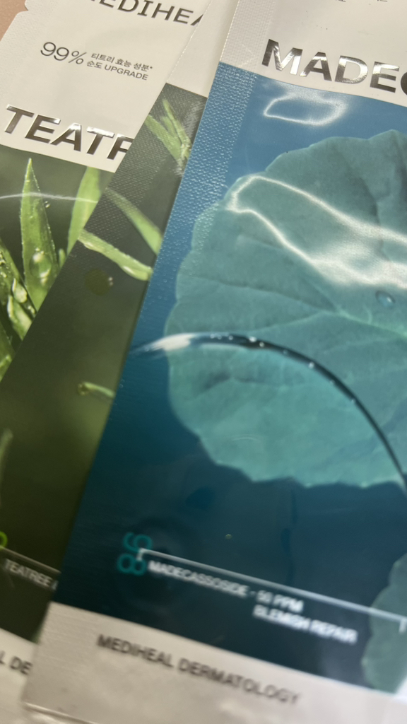 Ảnh đánh giá thực tế của người dùng về Mặt nạ thiết yếu [Tinh chất tràm trà làm dịu và dưỡng ẩm]