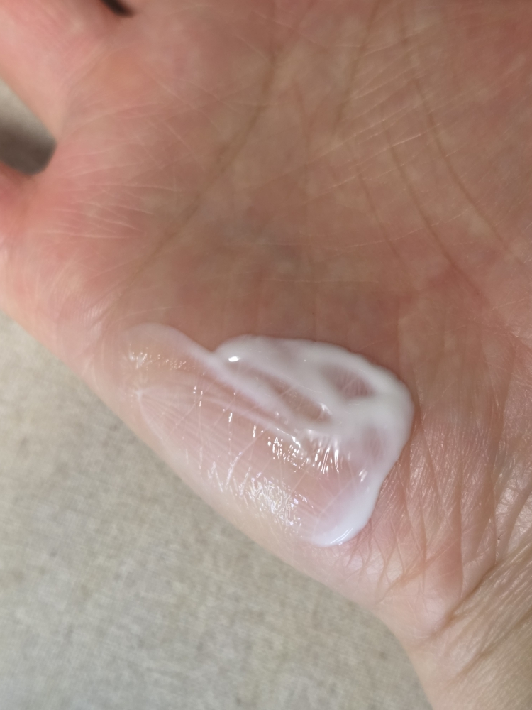 하트퍼센트 (HeartPercent) 스킨밸런싱 선베이스 [SPF50+/PA++++] review image