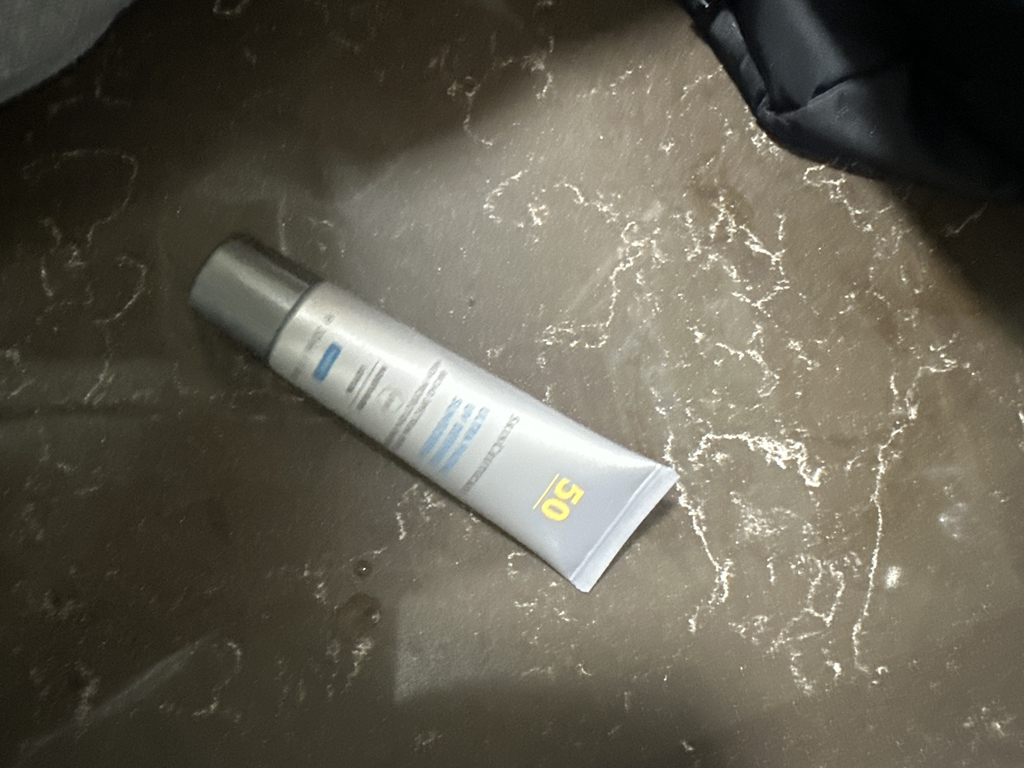 스킨수티컬즈 (SKINCEUTICALS) 울트라페이셜 디펜스 선스크린[SPF50+/PA++++] review image