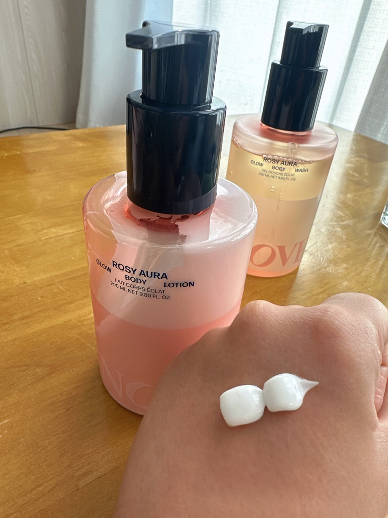 어노브 (UNOVE) 글로우 바디로션 [로지아우라] review image