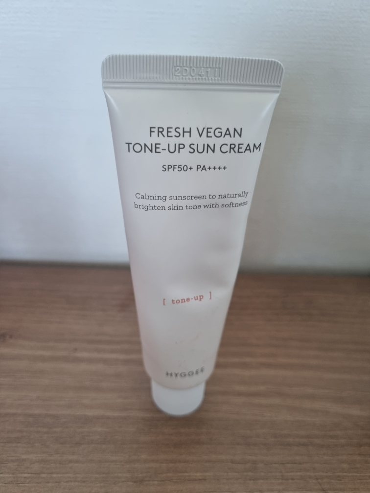 휘게 (HYGGEE) 프레쉬 비건 톤업 선크림 [SPF50+/PA++++] review image
