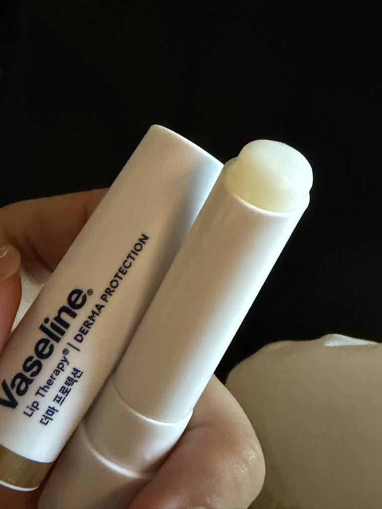 바세린 (Vaseline) 세럼 립밤 [더마 프로텍션] review image