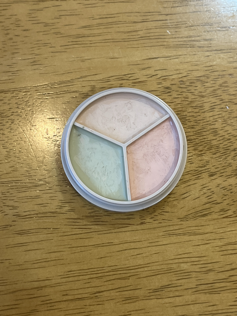 完美遮瑕三重荚遮瑕膏 [01 矫正米色］的真实用户使用照片