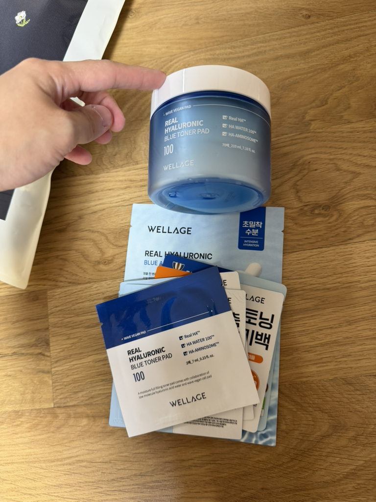 WELLAGE Real Hyaluronic Blue Toner Pad review image