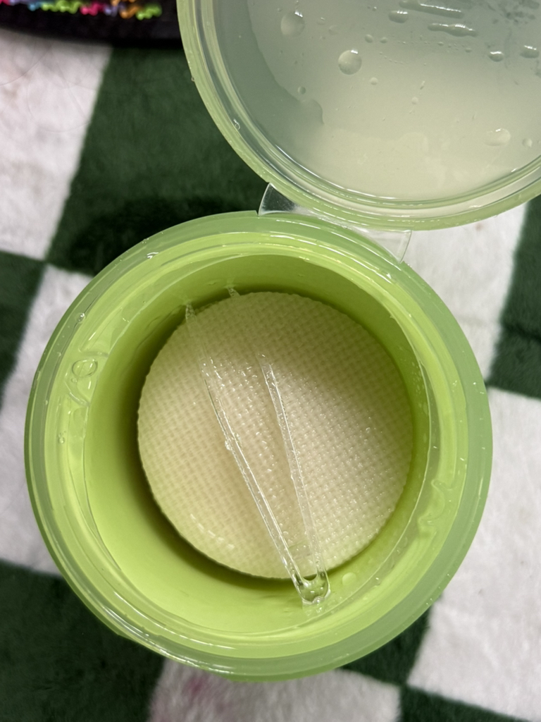 Ảnh đánh giá thực tế của người dùng về Essence Pad Clear Touch