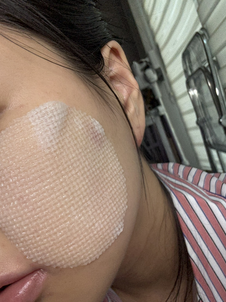 Ảnh đánh giá thực tế của người dùng về Essence Pad Clear Touch
